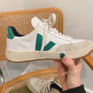 Veja V10 Sneakers
